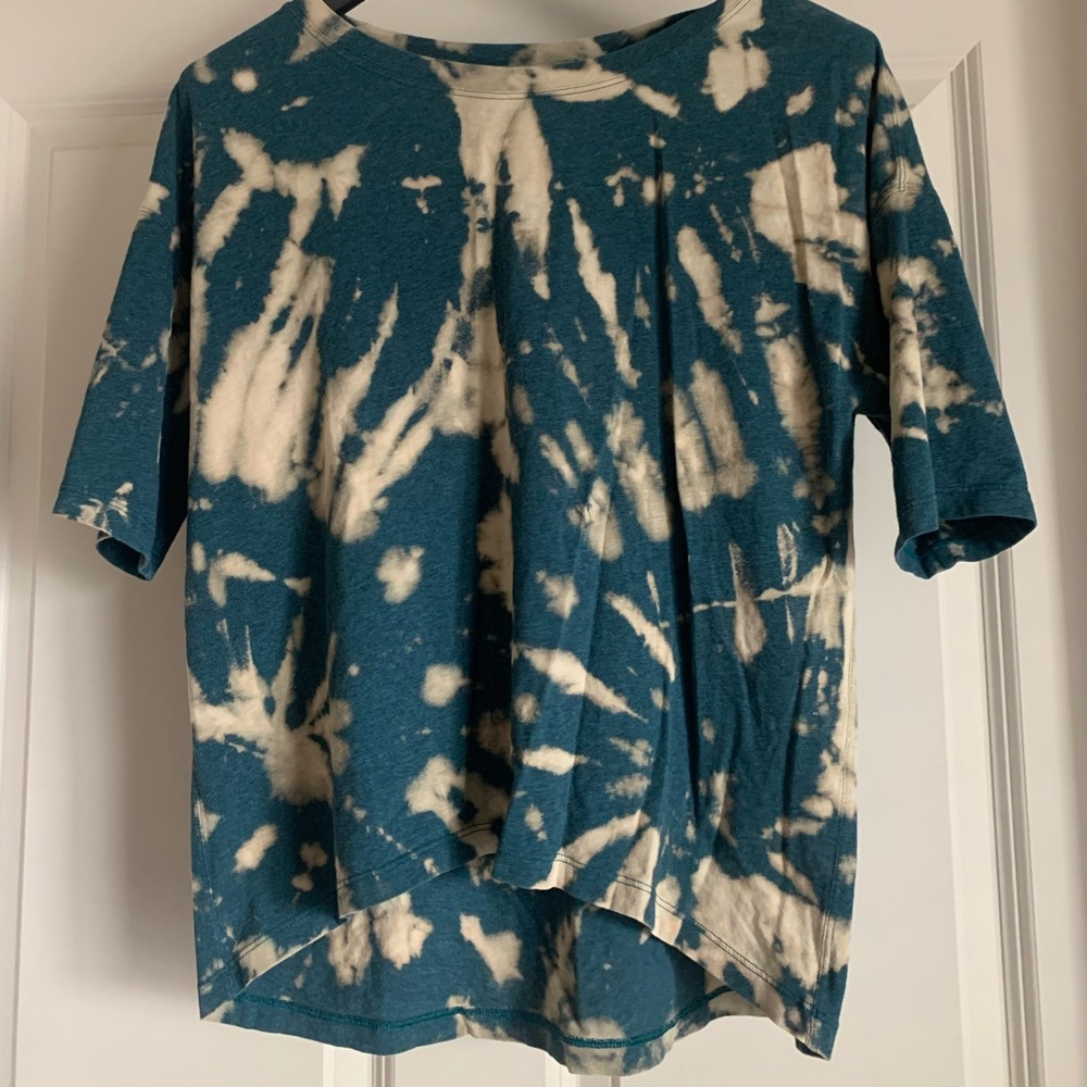 EXCLUSIVE On The Move lululemon tee